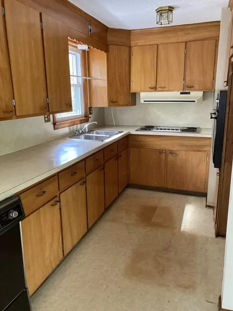 69 Ludlow Rd, Chicopee, MA 01020 photo 4