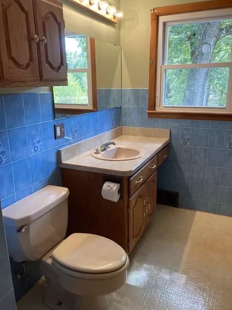 69 Ludlow Rd, Chicopee, MA 01020 photo 11