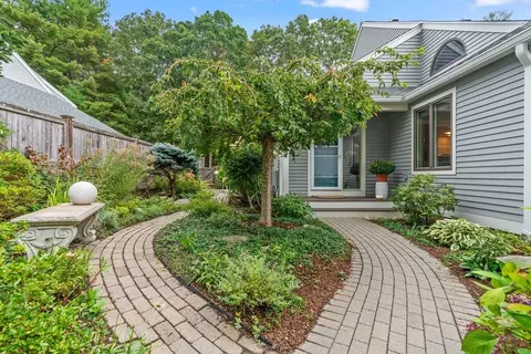8 Pickwick Way #8, Wayland, MA 01778