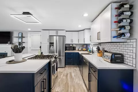 265 Ridgewood Dr, Norwood, MA 02062