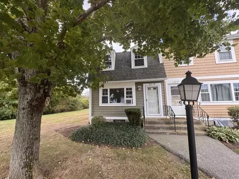 12 Lydon Ln #C2-12, Halifax, MA 02338