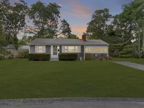 6 Lauries Ln, Yarmouth, MA 02664