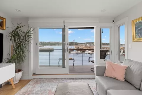 10 Bearskin Nck, Rockport, MA 01966