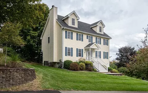 6 Innisfree Dr, Haverhill, MA 01832