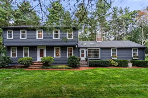 18 W Pine Dr, Walpole, MA 02081