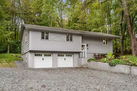 3 Richard Dr, Berlin, MA 01503 photo 2