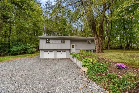3 Richard Dr, Berlin, MA 01503 photo 3