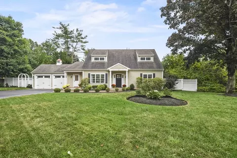 54 Cushing St, Hingham, MA 02043