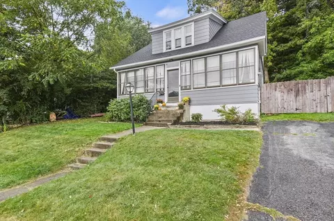 19 Doris St, Worcester, MA 01606
