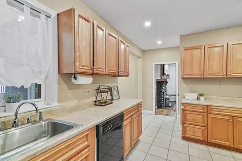 19 Doris St, Worcester, MA 01606 photo 6