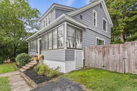 19 Doris St, Worcester, MA 01606 photo 2