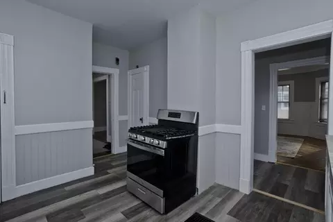 Entry Way - 14 Dorchester St, Springfield, MA 01109 photo 6 of 10