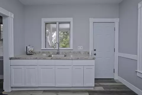 Entry Way - 14 Dorchester St, Springfield, MA 01109 photo 5 of 10