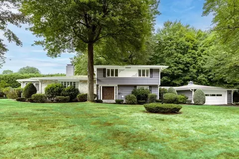 17 Meadow Ln, Milton, MA 02186