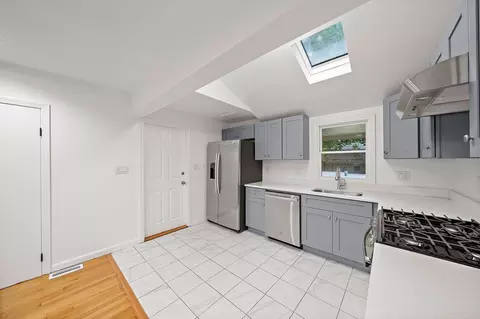 4 Post Ln, Dedham, MA 02026 photo 3