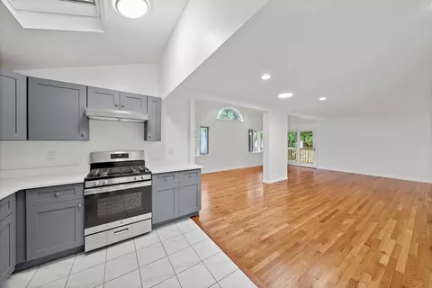 4 Post Ln, Dedham, MA 02026 photo 4