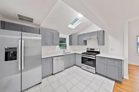 4 Post Ln, Dedham, MA 02026 photo 2