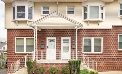 285 Hampden St #285, Holyoke, MA 01040