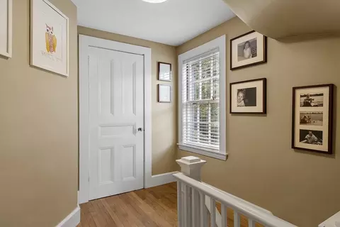 Entry Way - 7 Cole St, Beverly, MA 01915 photo 3 of 4