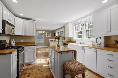 Kitchen - 7 Cole St, Beverly, MA 01915 photo 4 of 7