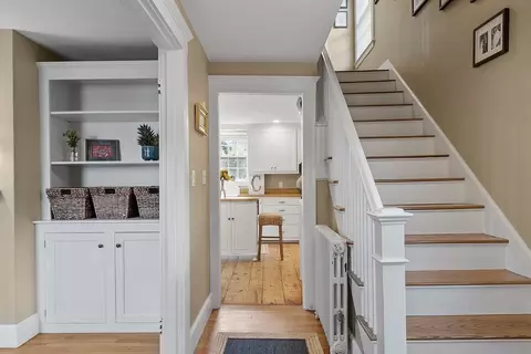 Entry Way - 7 Cole St, Beverly, MA 01915 photo 1 of 4
