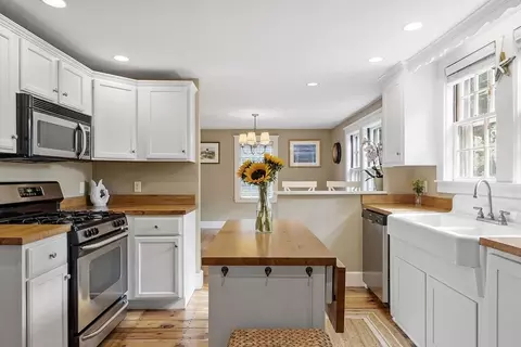 Kitchen - 7 Cole St, Beverly, MA 01915 photo 5 of 7