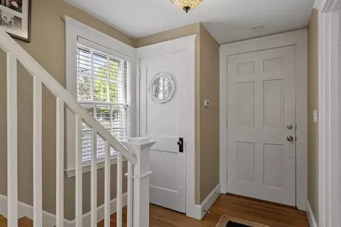 Entry Way - 7 Cole St, Beverly, MA 01915 photo 2 of 4