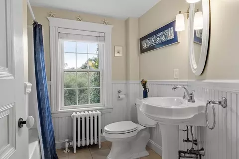 Bath - 7 Cole St, Beverly, MA 01915 photo 1 of 2