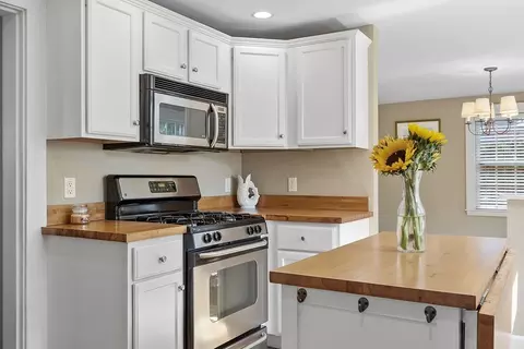 Kitchen - 7 Cole St, Beverly, MA 01915 photo 6 of 7