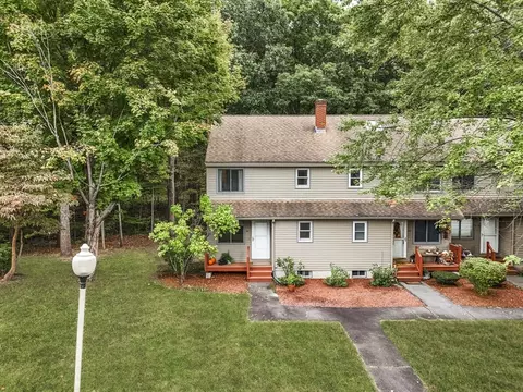 46 Macintosh Ln #46, Leominster, MA 01453