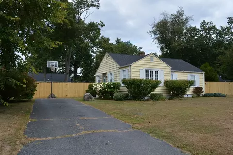 44 Brookside Cir, Springfield, MA 01129 photo 4