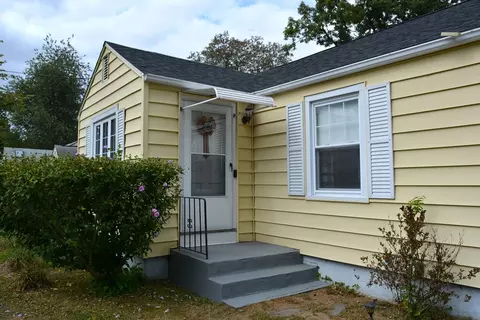 44 Brookside Cir, Springfield, MA 01129