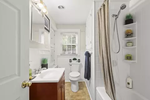 Bath - 17 Mayflower Ave, Wareham, MA 02571 photo 2 of 3