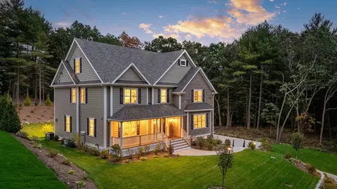 345 Grove St, Reading, MA 01867