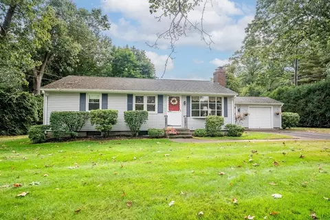 5 Putting Green Cir, Springfield, MA 01108 photo 4