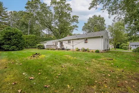 5 Putting Green Cir, Springfield, MA 01108 photo 33