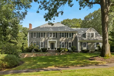 88 Chestnut St, Concord, MA 01742