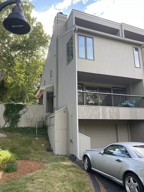 120 Mill Pond #120, North Andover, MA 01845