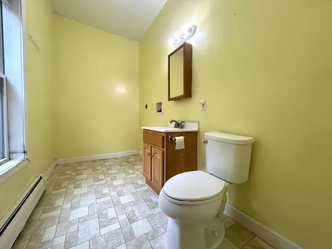 Bath - 8 Wayne St, Worcester, MA 01603 photo 1 of 2