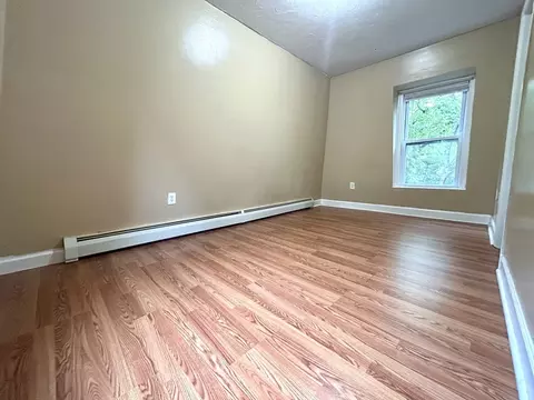 Bedroom - 8 Wayne St, Worcester, MA 01603 photo 2 of 4