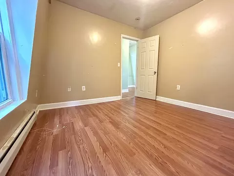 Bedroom - 8 Wayne St, Worcester, MA 01603 photo 3 of 4