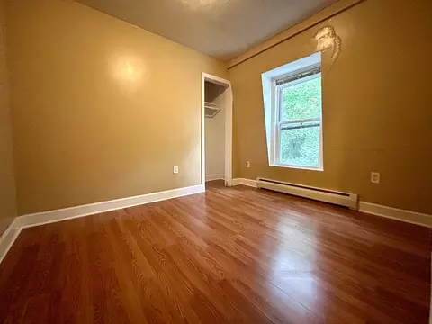 Bedroom - 8 Wayne St, Worcester, MA 01603 photo 4 of 4