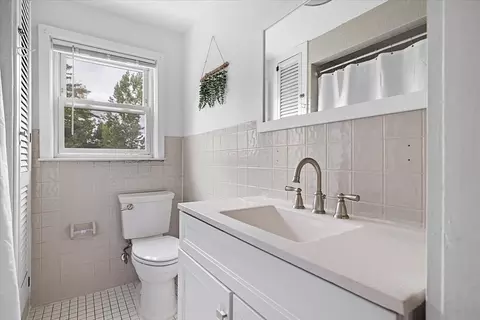 Bath - 100 Union St, Gardner, MA 01440 photo 2 of 2