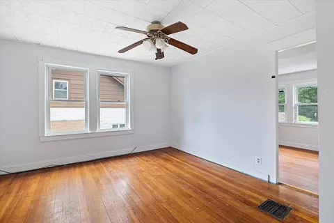 Living - 100 Union St, Gardner, MA 01440 photo 7 of 7