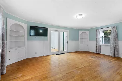 Living - 100 Union St, Gardner, MA 01440 photo 3 of 7