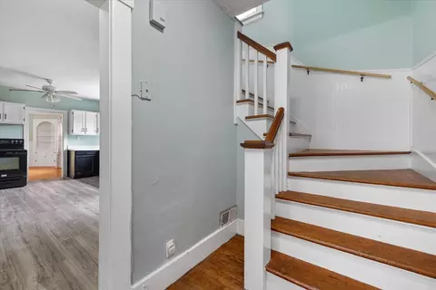 Entry Way - 100 Union St, Gardner, MA 01440 photo 1 of 2