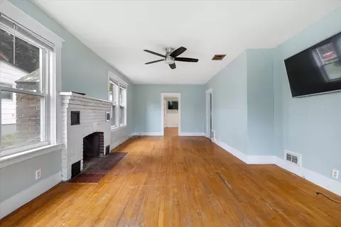 Living - 100 Union St, Gardner, MA 01440 photo 2 of 7