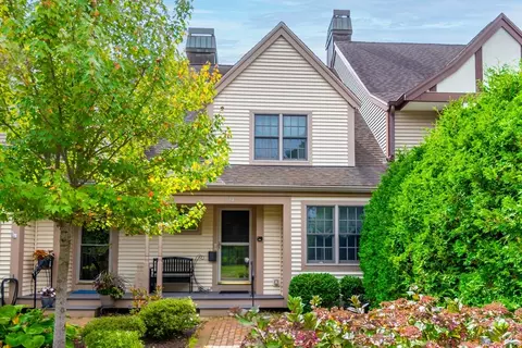 14 Village Green Cir #14, Mashpee, MA 02649