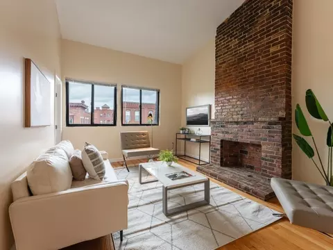 231 Washington St #4, Brookline, MA 02445