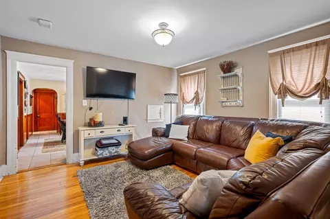 18 Prentice St, Worcester, MA 01604 photo 3